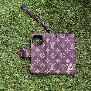 Phone Case made from designer purse fabrics!
Fits iPhone 14 Plus. Used once